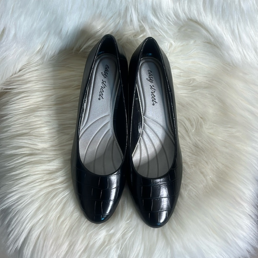 Easy spirit black women’s block heel pump pair new with tag size 8